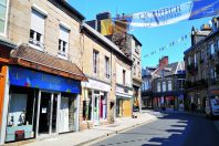 Les boutiques du quartier des métiers d’art sont louées par des artisans qui testent leur activité pendant trois ans.