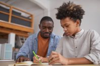 Enfant - parent - devoirs - aide