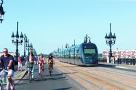 Les appels à projets financés par l’Europe, grâce au fonds « React-UE », permettront
aux collectivités de porter des projets de mobilité douce, notamment. Ici, Bordeaux.