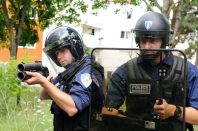 Intervention en zone sensible/hostile (armement : bouclier, matraque télescopique, Flashball court).