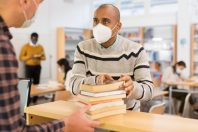 bibliotheque-masque-JackF-AdobeStock_405931849
