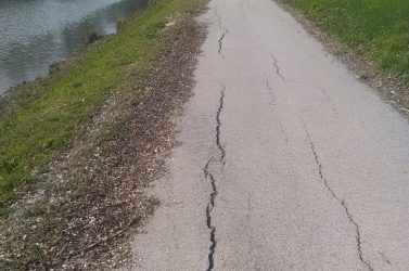 fissures sur la route