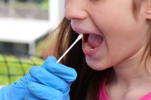Test salivaire enfant