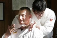 1024px-Shinya_Kinjo_applies_a_rear-choke
