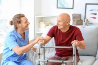 Les secteurs du social et du médico-social face à la pénurie de professionnels