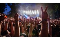 fete-nuit-Julien-AdobeStock_215993358