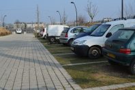 Villeneuve-le-Roi
(Val-de-Marne) a testé un parking
perméable végétalisé d’Ecovegetal.