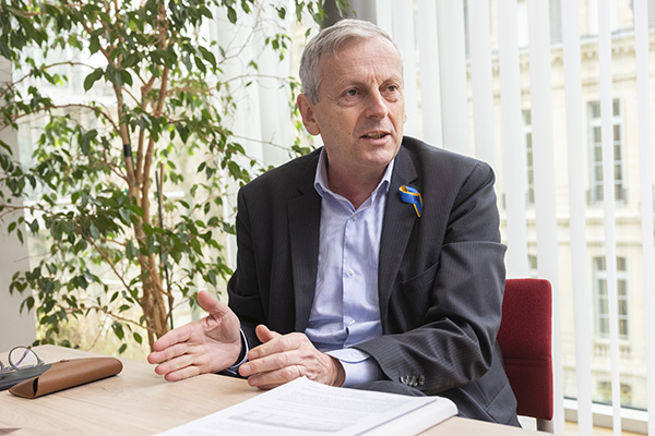 Jean-René Cazeneuve : 