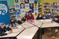 Coralie Denoues, présidente du département des Deux-Sèvres, s’est livrée bien volontiers au jeu des questions-réponses avec les collégiens.