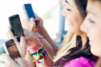 smartphone-jeunes-AdobeStock_55470598 600x400