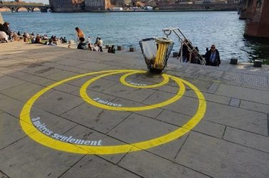 Marking baskets place Saint-Pierre in Toulouse