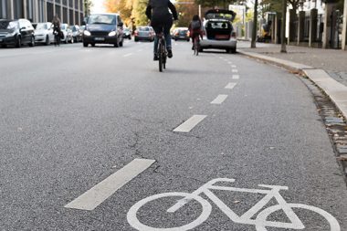 piste-cyclable-voiture