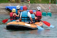 rafting raft rivière pagaie rame casque eau vive courant torren