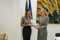 La députée du Loiret Caroline Janvier a remis le 12 juillet son rapport à Charlotte Caubert, secrétaire d'état à la protection de l'enfance