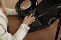 aveugle - ordinateur-marcinmaslowski- AdobeStock
