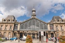 Roubaix (Nord) compte 144 bâtiments (sur 400) représentant une surface de 183 600 m2 concernés
par le décret Tertiaire. Ici la gare.