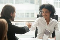 Au travail, à égalité