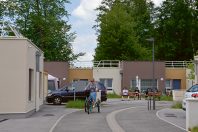 Le besoin le plus pressant, en milieu rural, est le logement de la population âgée qui souhaite se rapprocher des centres et y trouver confort et sécurité.