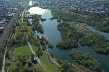 Les marais d’Isle (Aisne) se partagent entre la réserve (à droite) d’accès interdit et le reste du marais, non classé, avec notamment le parc d’Isle et ses 500 000 visiteurs par an (à gauche).