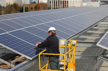 Centrale solaire sur la toiture du centre commercial de Beaulieu à Nantes