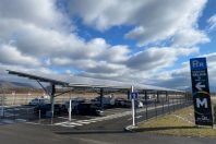 Le syndicat mixte des mobilités de l’agglomération grenobloise (SMMAG) a déjà équipé cinq de ses quarante P+R
d’ombrières produisant au total 1 530 MWh/an.