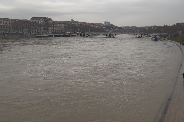 Le débit du Rhône mis à mal par le changement climatique