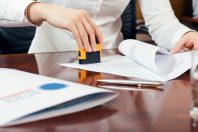 secretaires-mairie-AdobeStock
