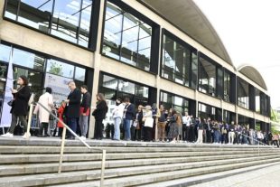 Des participants lors de la journée du salon de l'emploi public, le 3 mai 2023.