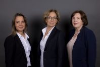 : De gauche à droite : S. Techer, L. Brosset, C. Pluyaud-Angenault, avocats associées