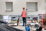 Yann Dassonville, responsable des finances à Nantes Métropole (Direction du Cycle de l'Eau) sur un chantier de rénovation du réseau d'eaux usées à Nantes.