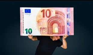 man holding a huge 10 Euro paper money