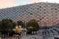 Le quartier prioritaire des Arènes à Toulouse est desservi par un métro, un tram et des bus. L’« enclavement » est-il toujours celui que l’on croit ?
