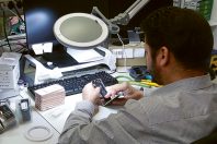 Dans le laboratoire de reconditionnement de Keeep