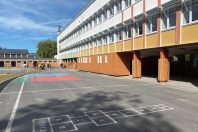 A Raismes (Nord), les élèves de l'école élémentaire Anne-Godeau ont découvert une toute nouvelle école en septembre dernier :
la passoire énergétique a été transformée en bâtiment à énergie positive.