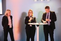 Murielle Fabre, Marie-Agnès Poussier-Winsback et Cédric Vial lors du Congrès des maires 2023.