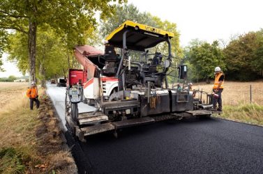 Visite travaux route Merville avec un revetement vegetal