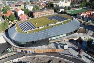 La patinoire d’Oslo  (Norvège), le modèle vert.
