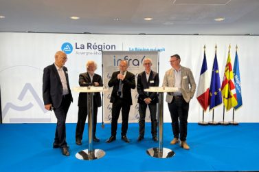 De gauche à droite : Paul Galonnier, président Indura, Xavier Odo, conseiller régional Région Auvergne-Rhône-Alpes, Pierre-Alain Roche, président IREX, Cédric Moscatelli, président infra2050, Christophe Ribette, président ECORSE-TP.