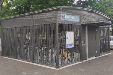 Les bailleurs sociaux peuvent bénéficier d'un abattement de la taxe sur le foncier bâti pour leur patrimoine locatif en quartiers prioritaires de la ville afin de financer des solutions de stationnement.