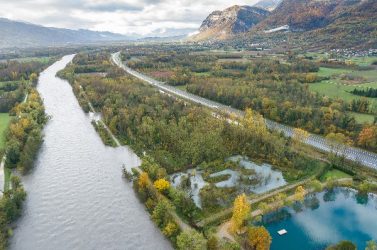 Les travaux menés dans le cadre du projet Isère Amont pour protéger l’agglomération de Grenoble (Isère) des crues permet de redonner de l’espace à la rivière.