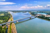 Le pont sur le Rhin entre la France et l'Allemagne