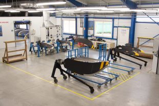 Carrossier d'origine, Chassint s'est développé grâce aux peintures destinées à l'aéronautique.