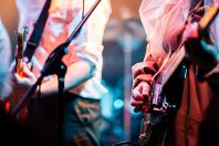 Deux guitaristes en concert