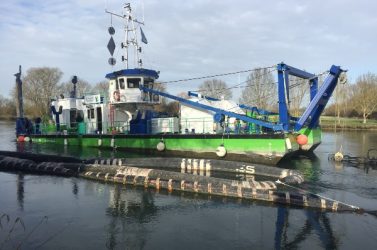 La drague « La Grande Mulette » a été conçue 
spécifi quement pour ce chantier par la régie de dragage 
du département de Charente-Maritime.