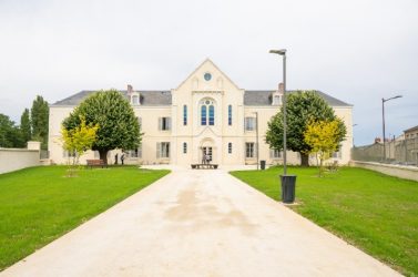 Muée en établissement hôtelier, la chapelle Saint-Denis de 
Châteauroux (Indre) a été réhabilitée en seulement quinze mois.