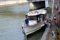 En attendant l'arrivée des navettes électriques, les liaisons seront 
assurées par deux bateaux réalisant déjà le transport de passagers 
sur la Saône, depuis plus de dix ans : le Vaporetto et le Lui.