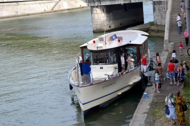 En attendant l'arrivée des navettes électriques, les liaisons seront 
assurées par deux bateaux réalisant déjà le transport de passagers 
sur la Saône, depuis plus de dix ans : le Vaporetto et le Lui.