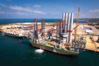 Le Port de Cherbourg, géré par Ports de Normandie, s'est équipé et continue à le faire pour faciliter l'installation des parcs éoliens proches.