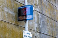 En 2021, la métropole Nice Côte d'Azur (Alpes-Maritimes) a installé onze afficheurs pédagogiques de bruit à Nice. 
Ils ont permis de réduire de près de 30 % le nombre de pics de bruit entre juillet et décembre 2021.