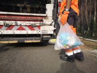 Certains accords locaux, dont des « protocoles service minimum », permettent d’assurer les services essentiels, comme la collecte des déchets.
